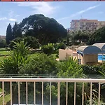 Águila apartamento con vistas al jardin